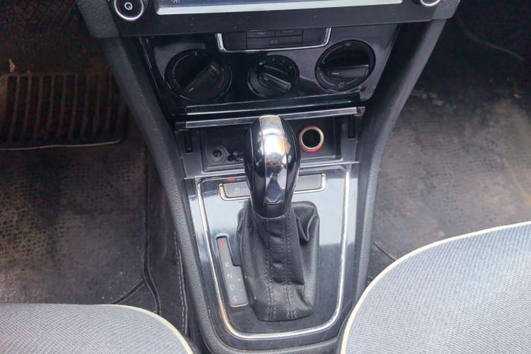 Used Volkswagen Bora 2013 1.6L Automatic Fashion Model Gear Lever