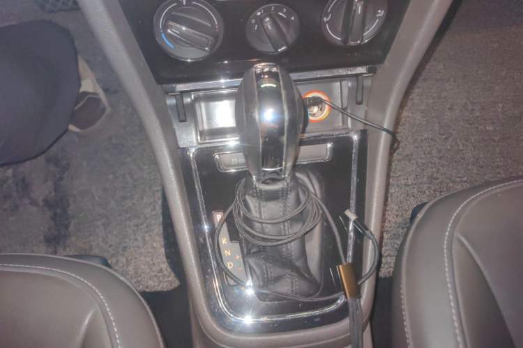 Used Volkswagen Bora 2013 1.4T Automatic Comfort Model Gear Lever