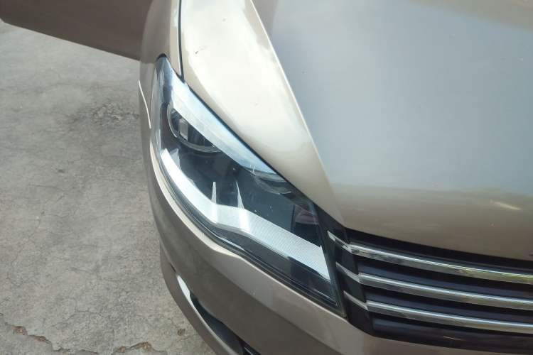 Used Volkswagen Bora 2013 1.6L Manual Comfort Model Right Front Headlight