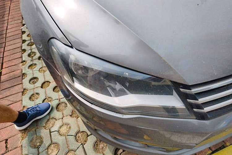 Used Volkswagen Bora 2013 1.6L Automatic Comfort Model Right Front Headlight