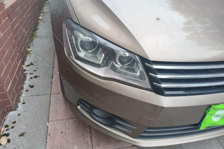 Used Volkswagen Bora 2013 1.6L Automatic Comfort Model Right Front Headlight