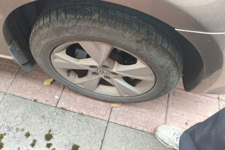 Used Volkswagen Bora 2013 1.6L Automatic Comfort Model Right Front Wheel Hub