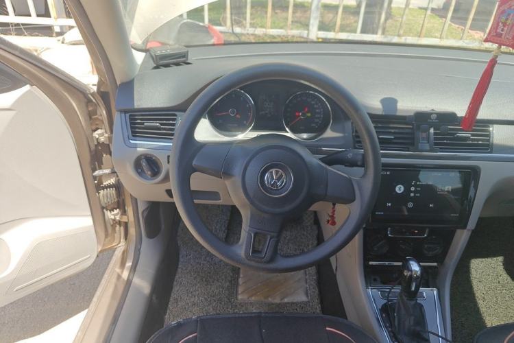 Used Volkswagen Bora 2013 1.6L Automatic Fashion Model Steering Wheel