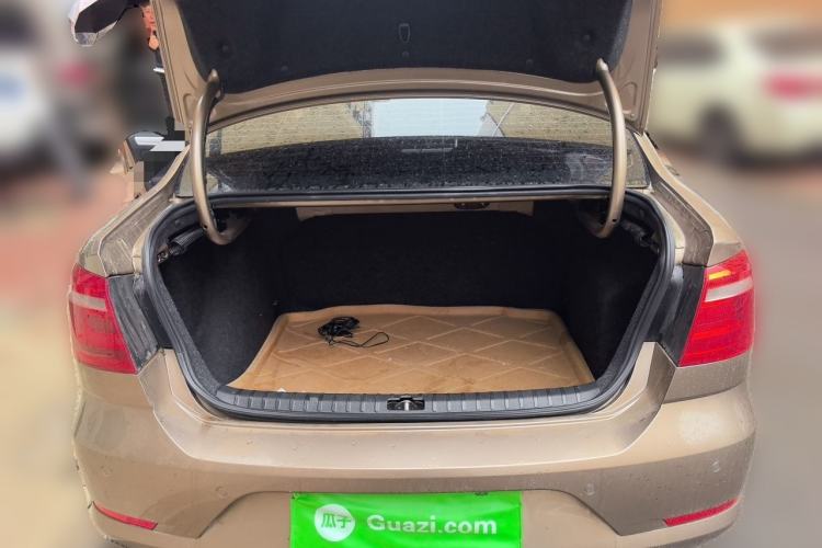 Used Volkswagen Bora 2013 1.6L Automatic Fashion Model Trunk
