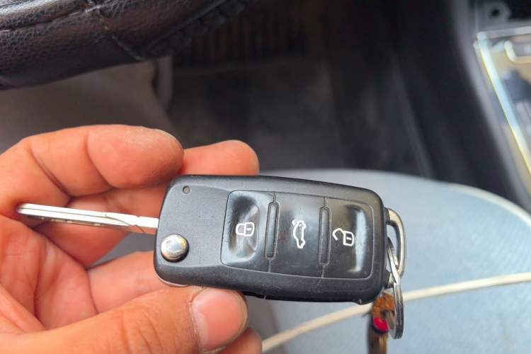 Used Volkswagen Bora 2013 1.6L Automatic Fashion Model Vehicle Key