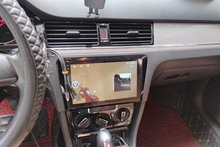 Used Volkswagen Bora 2014 1.6L Automatic Comfort Model Audio And AC Panel