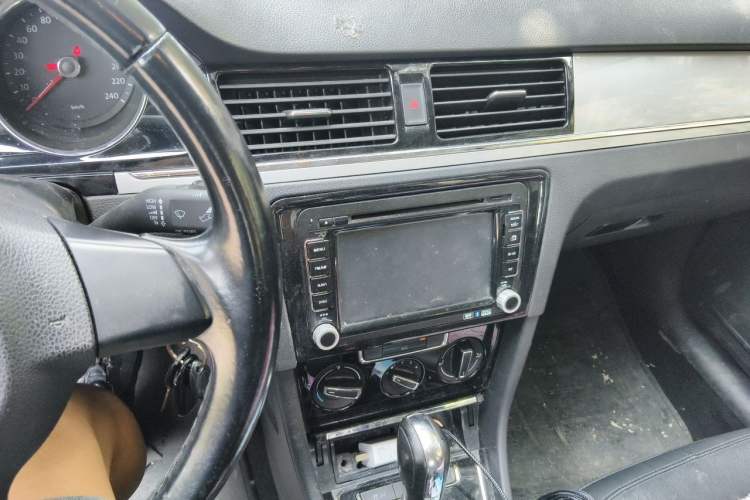 Used Volkswagen Bora 2014 1.6L Automatic Comfort Model Audio And AC Panel