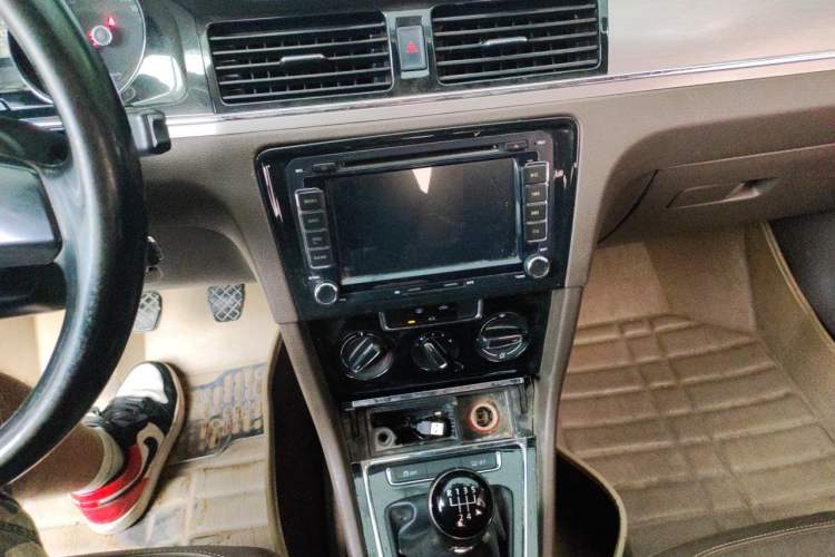 Used Volkswagen Bora 2014 1.6L Manual Comfort Model Audio And AC Panel