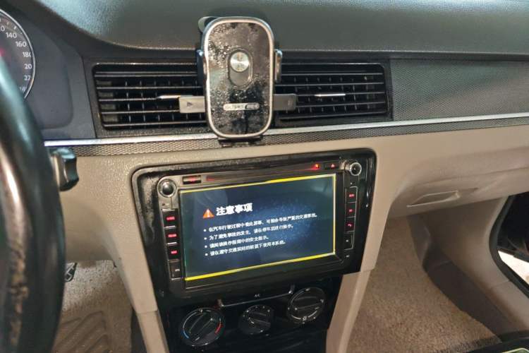 Used Volkswagen Bora 2014 1.6L Manual Fashion Edition Audio And AC Panel