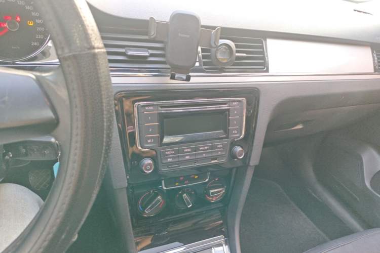 Used Volkswagen Bora 2014 1.6L Manual Comfort Model Audio And AC Panel