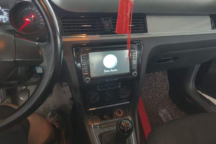 Used Volkswagen Bora 2014 1.6L Manual Fashion Edition Audio And AC Panel
