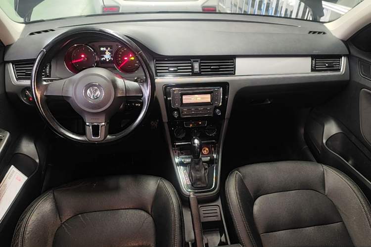 Used Volkswagen Bora 2014 1.6L Automatic Fashion Model Audio And AC Panel