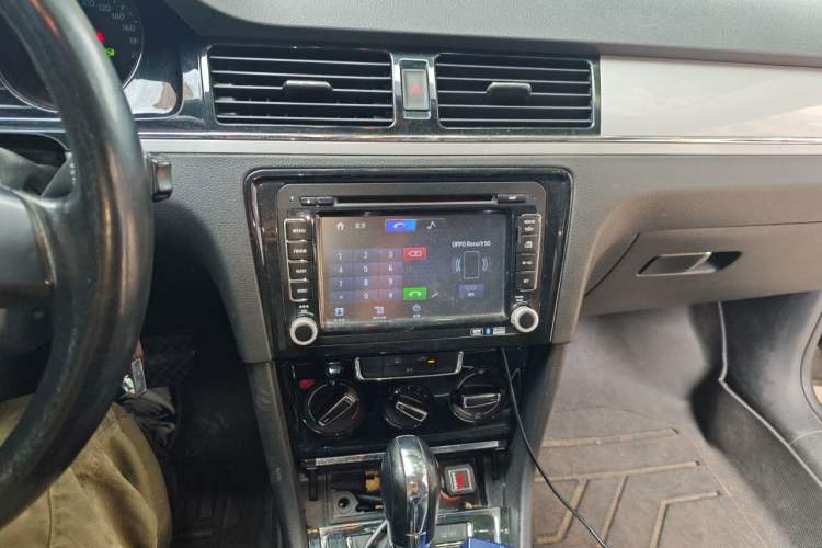 Used Volkswagen Bora 2014 1.6L Automatic Comfort Model Audio And AC Panel