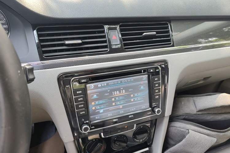 Used Volkswagen Bora 2014 1.6L Automatic Fashion Model Audio And AC Panel