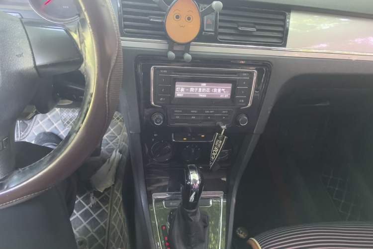 Used Volkswagen Bora 2014 1.6L Automatic Fashion Model Audio And AC Panel