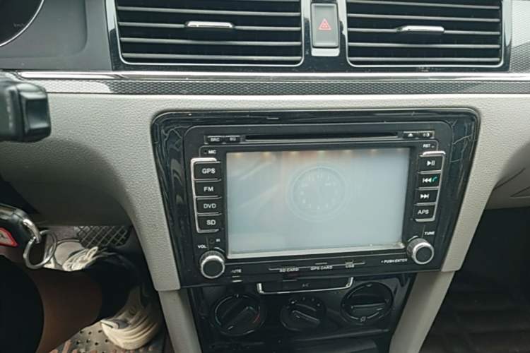 Used Volkswagen Bora 2014 1.6L Automatic Fashion Model Audio And AC Panel
