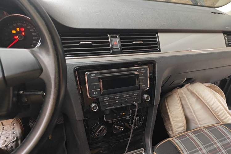 Used Volkswagen Bora 2014 1.6L Manual Comfort Model Audio And AC Panel