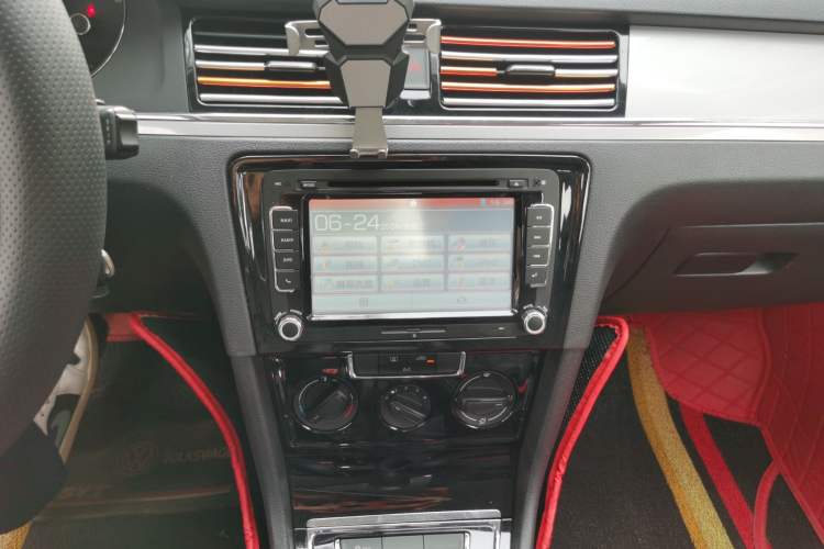 Used Volkswagen Bora 2014 1.6L Manual Fashion Edition Audio And AC Panel