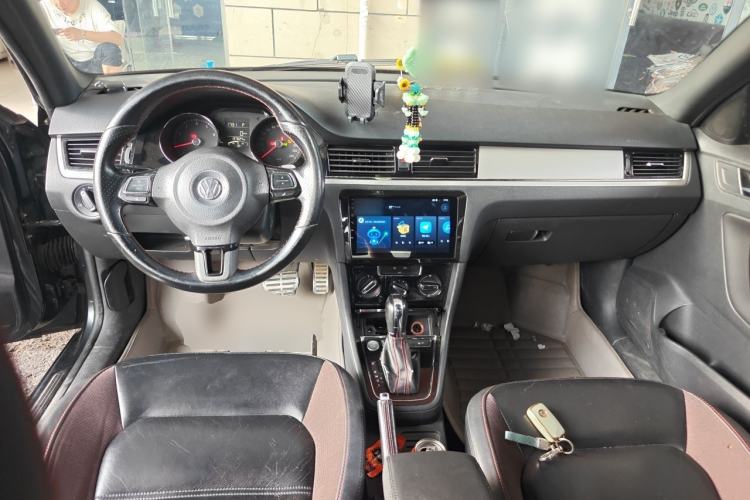 Used Volkswagen Bora 2014 1.4TSI Automatic Sportline Center Console