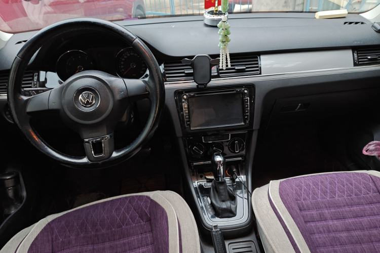 Used Volkswagen Bora 2014 1.6L Automatic Comfort Model Center Console