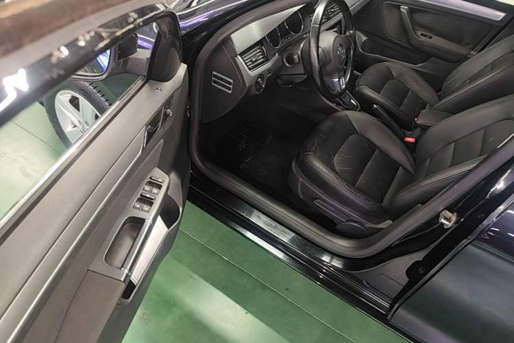 Used Volkswagen Bora 2014 1.6L Automatic Fashion Model Driver Seat