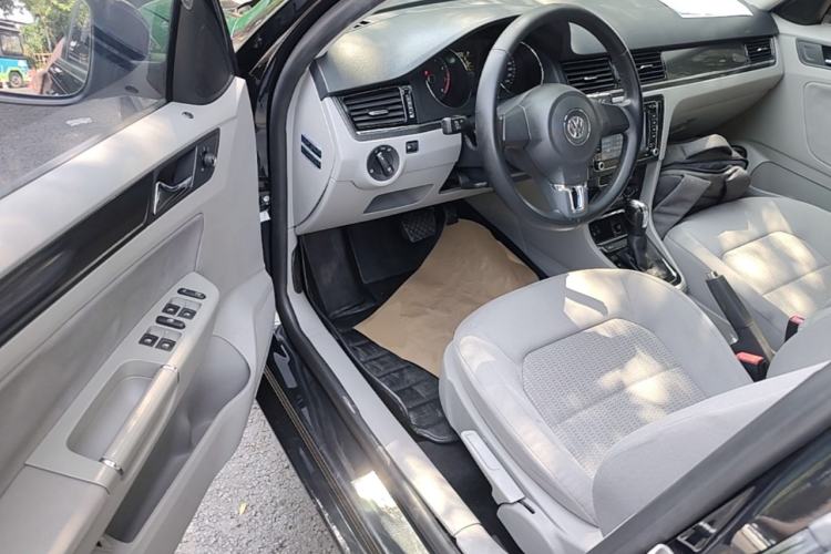 Used Volkswagen Bora 2014 1.6L Automatic Fashion Model Driver Seat