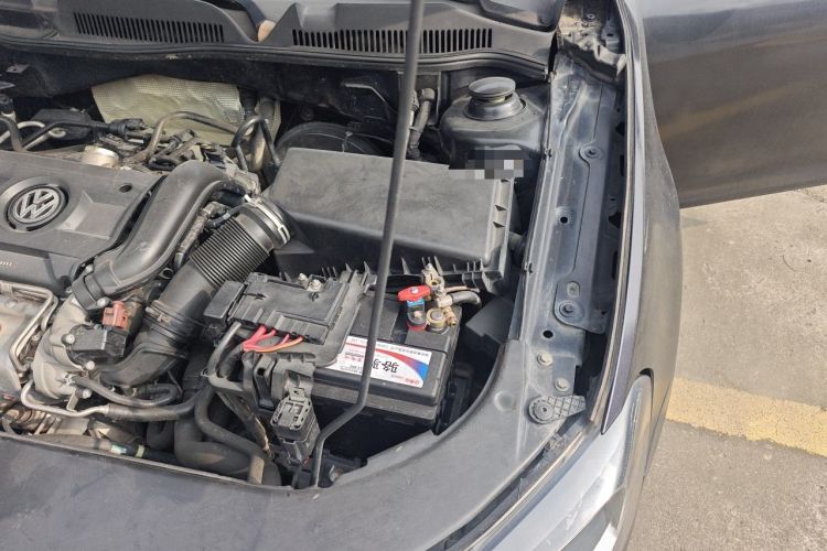 Used Volkswagen Bora 2014 1.4 TSI Manual Comfort Model Engine Bay Left