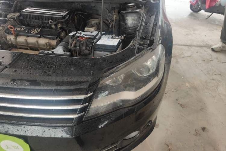 Used Volkswagen Bora 2014 1.6L Automatic Comfort Model Engine Bay Left
