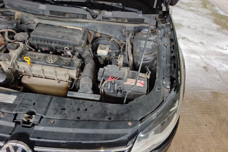 Used Volkswagen Bora 2014 1.6L Manual Fashion Edition Engine Bay Left