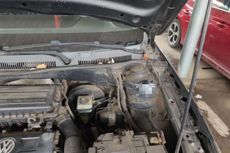 Used Volkswagen Bora 2014 1.6L Manual Fashion Edition Engine Bay Left