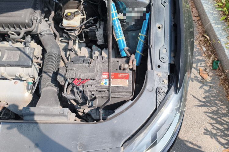 Used Volkswagen Bora 2014 1.6L Automatic Comfort Model Engine Bay Left