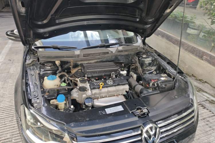 Used Volkswagen Bora 2014 1.6L Manual Comfort Model Engine Bay