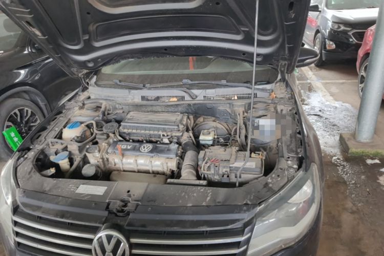 Used Volkswagen Bora 2014 1.6L Manual Fashion Edition Engine Bay