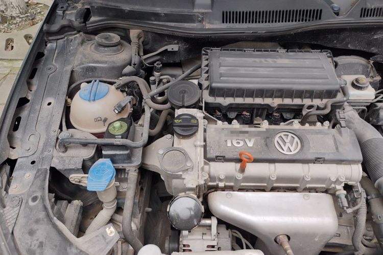 Used Volkswagen Bora 2014 1.6L Automatic Comfort Model Engine Bay Right