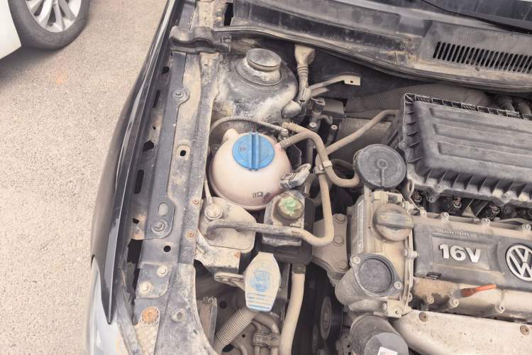 Used Volkswagen Bora 2014 1.6L Automatic Comfort Model Engine Bay Right