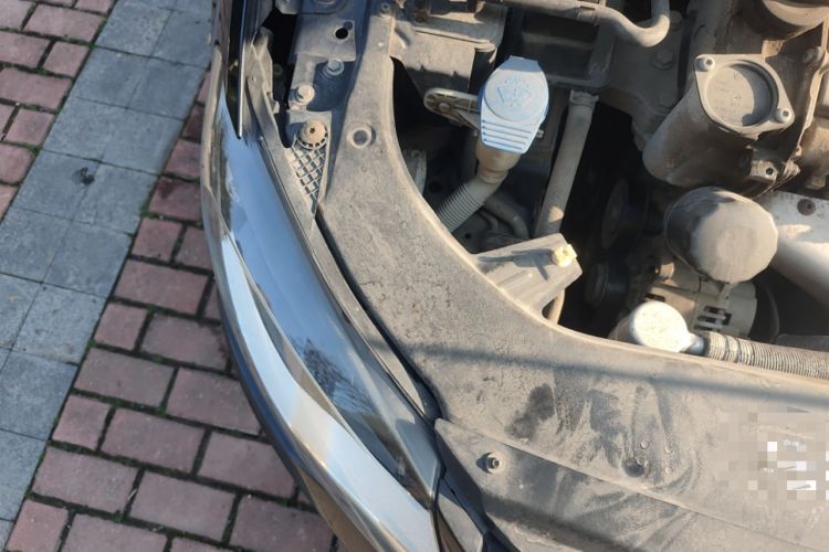 Used Volkswagen Bora 2014 1.6L Manual Fashion Edition Engine Bay Right