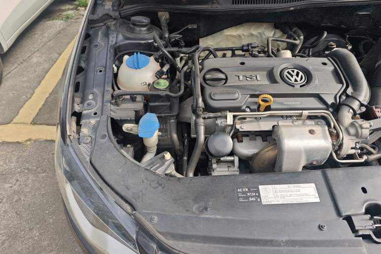 Used Volkswagen Bora 2014 1.4 TSI Manual Comfort Model Engine Bay Right
