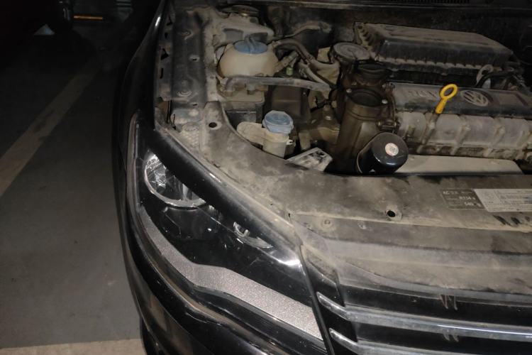 Used Volkswagen Bora 2014 1.6L Manual Fashion Edition Engine Bay Right