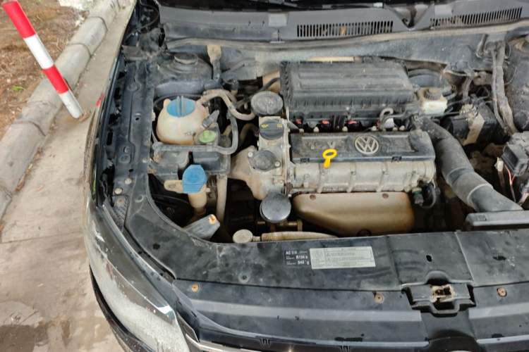 Used Volkswagen Bora 2014 1.6L Manual Fashion Edition Engine Bay Right