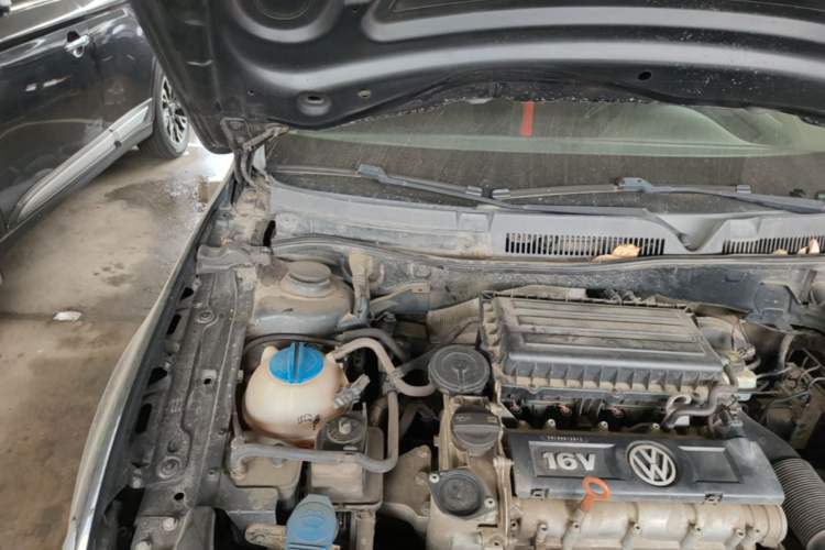 Used Volkswagen Bora 2014 1.6L Manual Fashion Edition Engine Bay Right