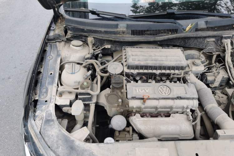 Used Volkswagen Bora 2014 1.6L Manual Fashion Edition Engine Bay Right