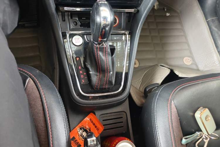Used Volkswagen Bora 2014 1.4TSI Automatic Sportline Gear Lever