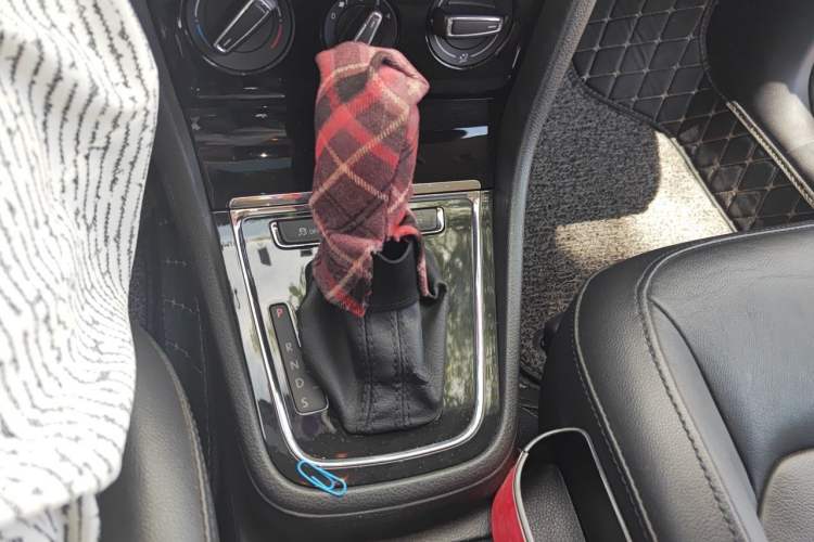 Used Volkswagen Bora 2014 1.6L Automatic Comfort Model Gear Lever