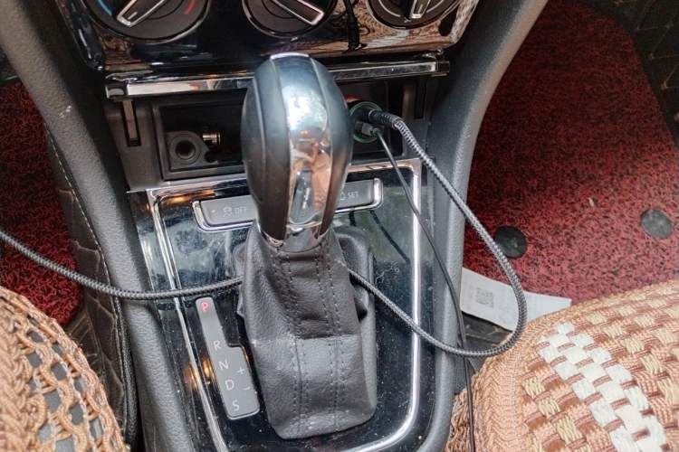 Used Volkswagen Bora 2014 1.6L Automatic Comfort Model Gear Lever