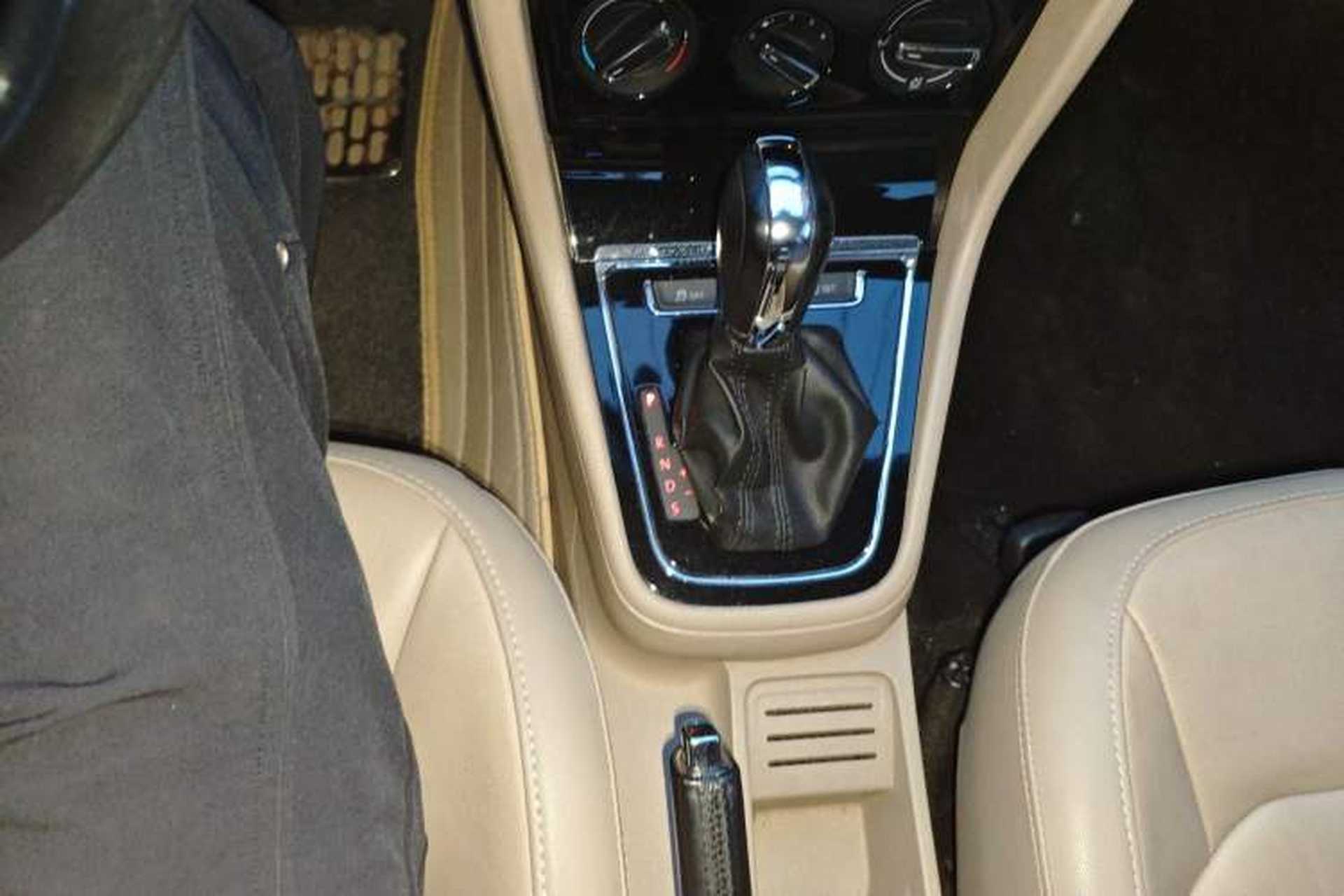 Used Volkswagen Bora 2014 1.6L Automatic Comfort Model Gear Lever