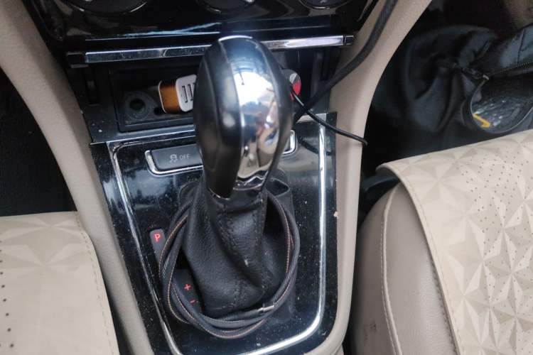 Used Volkswagen Bora 2014 1.6L Automatic Comfort Model Gear Lever