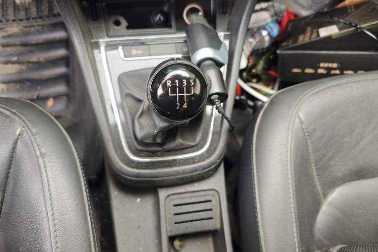 Used Volkswagen Bora 2014 1.4 TSI Manual Comfort Model Gear Lever