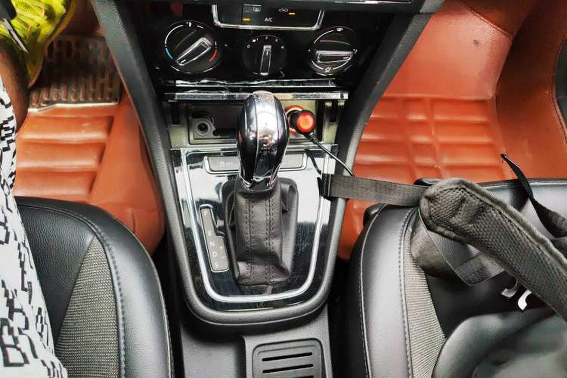 Used Volkswagen Bora 2014 1.6L Automatic Comfort Model Gear Lever