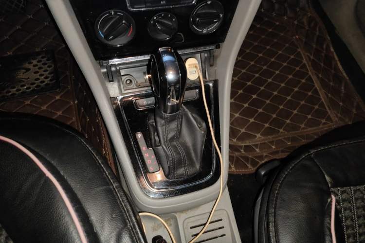Used Volkswagen Bora 2014 1.6L Automatic Fashion Model Gear Lever