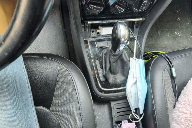 Used Volkswagen Bora 2014 1.6L Automatic Comfort Model Gear Lever
